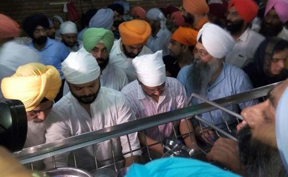 In Arvind Kejriwals Community Service At Golden Temple, An Apology